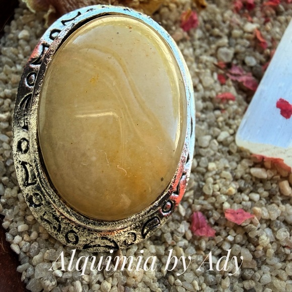 Oversized Silver and yellow jade adjustable Ring - Picture 3 of 7